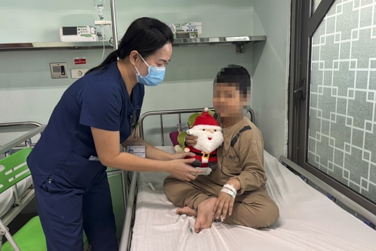 Nhói lòng mong ước của các bệnh nhi đón Giáng sinh trong viện