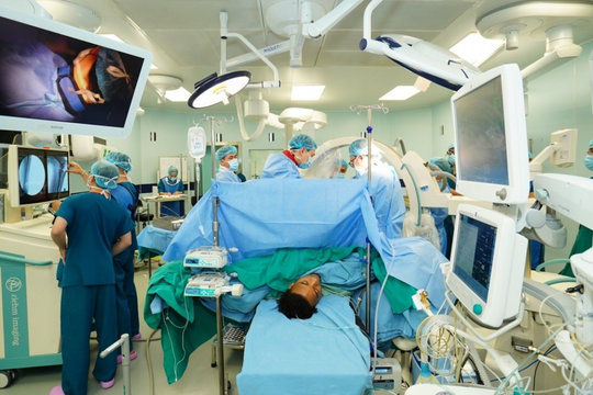 Xuân Son được phẫu thuật thành công, báo tin vui tới người hâm mộ