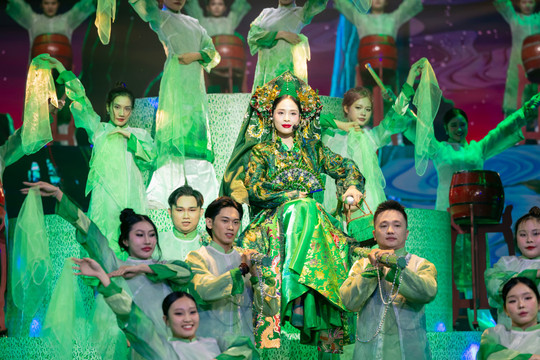 Kiều Anh hát văn Cô đôi thượng ngàn: Mỹ Linh thán phục, khán giả 'nổi da gà'