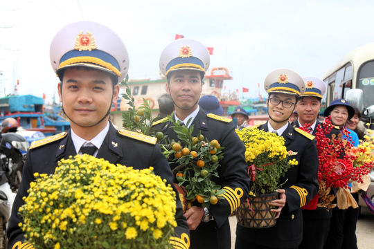Mang Tết sớm đến các đảo tiền tiêu của Tổ quốc