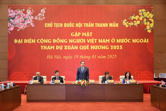 Chủ tịch Quốc hội gặp mặt đại diện cộng đồng người Việt Nam ở nước ngoài