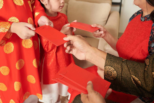 Mẹo dạy con sử dụng tiền lì xì Tết hợp lý?