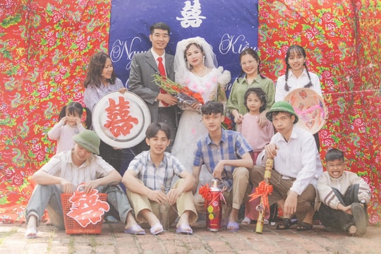Bộ ảnh cưới 'thời ông bà anh' của cặp đôi Bắc Giang gây sốt mạng