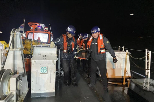Chìm tàu ngoài khơi Hàn Quốc, có công dân Việt Nam mất tích