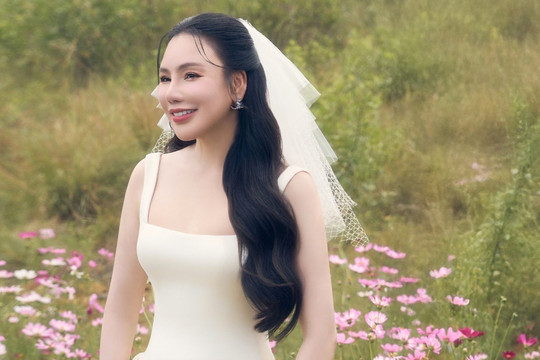 Hồ Quỳnh Hương: Hát đơn giản là điều khó nhất tôi từng làm