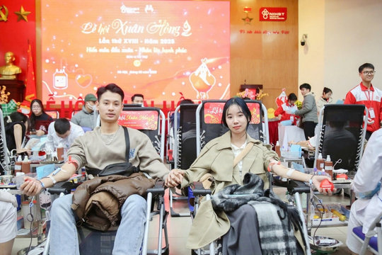 "Hiến máu đôi" trong ngày Valentine: Hoạt động ý nghĩa, gắn kết tình yêu