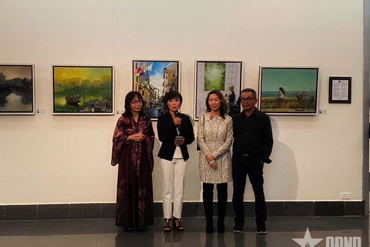 “Chào Việt Nam” từ những họa sĩ xa xứ