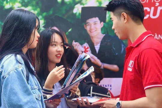 Đại học Kinh tế quốc dân tổ chức thi thử IELTS miễn phí cho học sinh phổ thông
