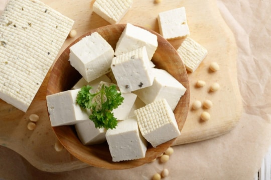 Đậu phụ "ngon, bổ, rẻ" nhưng chớ ăn cùng những món này kẻo mang bệnh vào thân