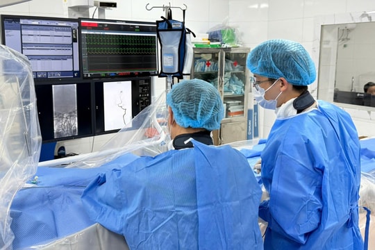 Bé trai 12 tuổi đột quỵ não khi đang học bài