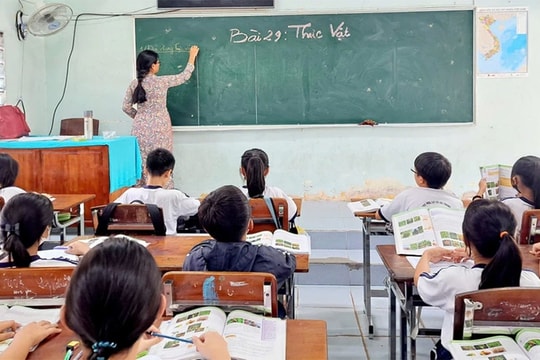Trường công lập, ngoài học phí còn rất nhiều khoản thu khác
