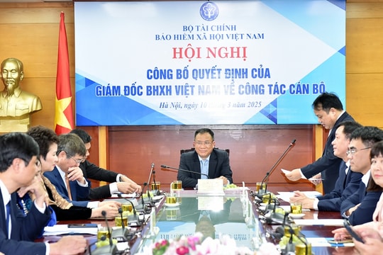 Công bố quyết định của Giám đốc BHXH Việt Nam về công tác cán bộ