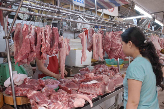 Thịt heo tăng không ngừng, cơm tấm, ổ bánh mì ở TP.HCM bắt đầu đội giá
