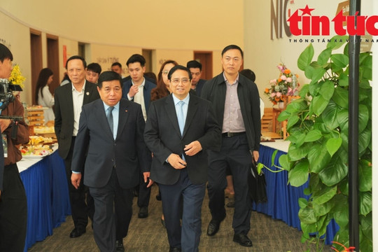 Thủ tướng dự diễn đàn chính sách Việt Nam chủ động phát triển ngành bán dẫn và AI