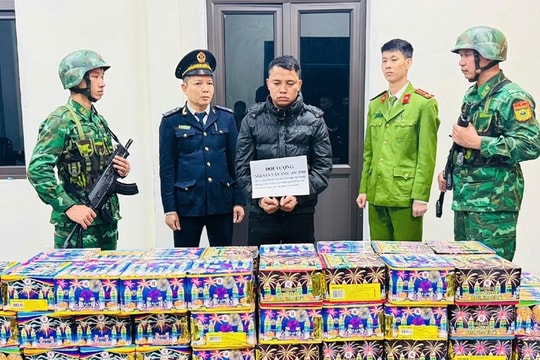 Gia cố két nước xe đầu kéo, cất giấu pháo lậu từ Lào về Việt Nam tiêu thụ