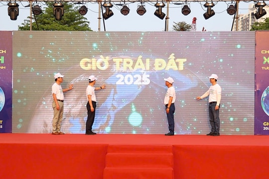 Đạp xe hưởng ứng “Giờ trái đất 2025” ở Đà Nẵng