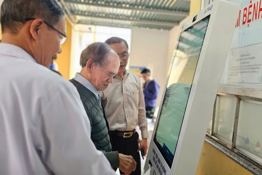 Thành phố Huế đưa vào vận hành ki ốt thông minh ở tuyến y tế cơ sở