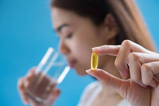Những nguy cơ tiềm ẩn khi cơ thể dư thừa vitamin