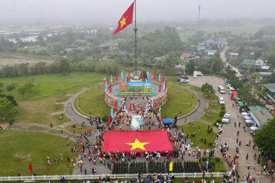 Lễ Thượng cờ Tổ quốc thiêng liêng bên đôi bờ Hiền Lương - Bến Hải