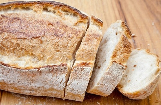 Bánh mì ngon, bổ, rẻ nhưng những người này ăn coi chừng "rước họa vào thân"