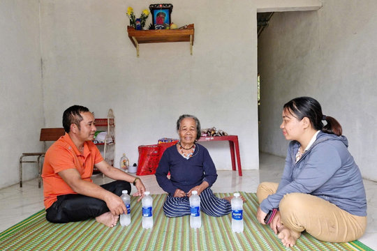 Nhiều hộ nghèo người Cơ Tu ở  Quảng Nam được ở trong nhà mới