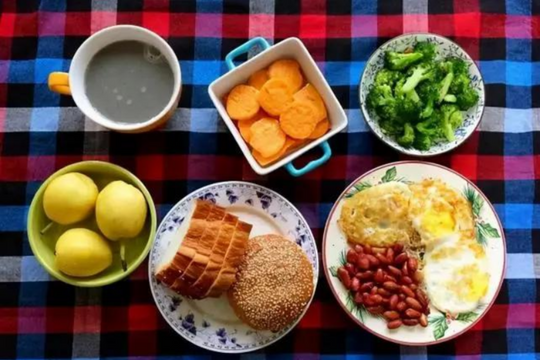 Thời điểm ăn sáng làm đẩy nhanh tốc độ lão hóa 25%