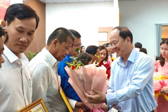 Xóa nhà tạm - Người dân Cà Mau cho nhau mượn đất xây nhà
