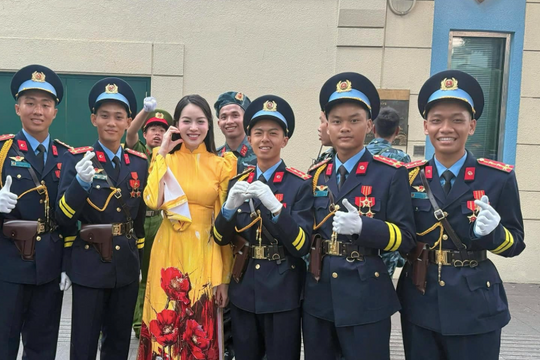 Hoa hậu Thanh Thuỷ, Lan Ngọc nô nức tham gia tổng duyệt diễu binh