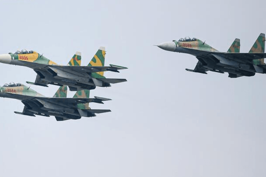 Sức mạnh tiêm kích đa năng Su-30MK2 trình diễn tại lễ diễu binh 30/4