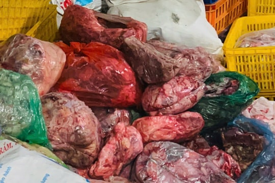 Cận cảnh 10 tấn nội tạng hôi thối chuẩn bị tuồn vào nhà hàng, quán ăn dịp lễ
