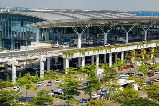 Hành khách đã có thể bay bằng công nghệ sinh trắc học ở Nội Bài