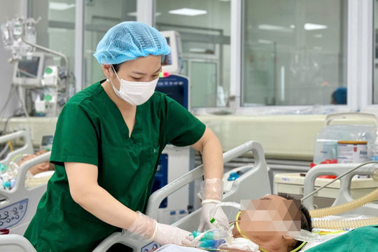 Thiếu trầm trọng nhân lực, một điều dưỡng 'gánh' 5 - 10 người bệnh/ca trực