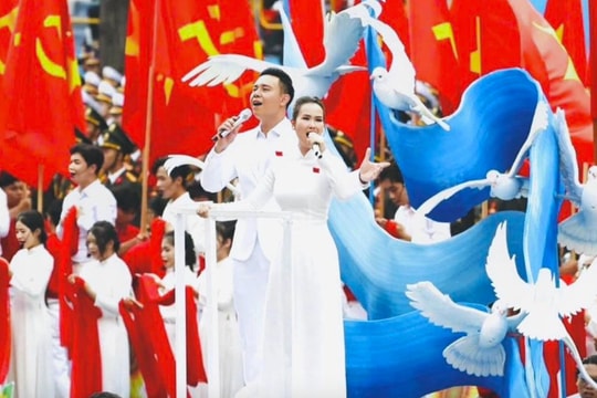 Nam ca sĩ hát hit 3 tỷ view dịp 30/4: Quá khứ chật vật, từng gánh nợ thay mẹ