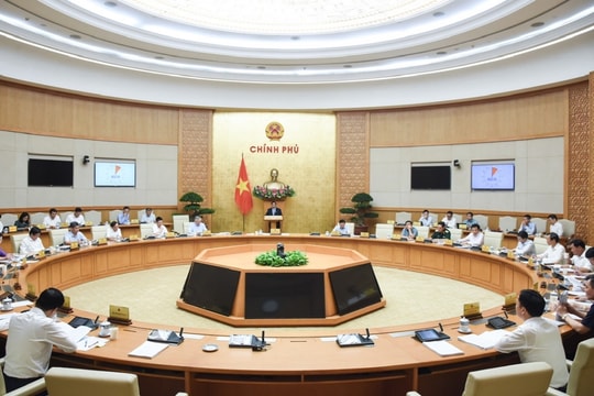 Thủ tướng: Tiếp tục hoàn thiện thể chế, tinh gọn, sắp xếp lại tổ chức bộ máy