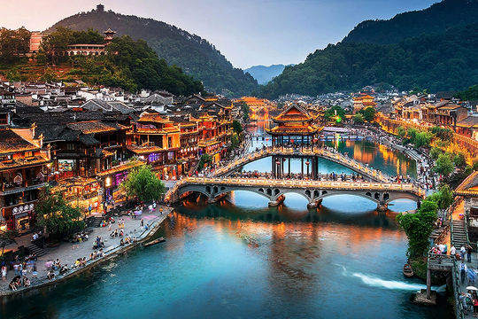 Tour Trung Quốc hút khách, du lịch nội địa bị cạnh tranh mạnh ngay trên sân nhà