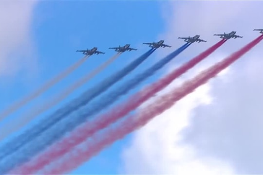 Mãn nhãn màn trình diễn chi tiết từng mi-li-mét của không quân Nga