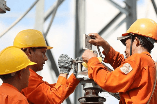 Giá điện tăng 4,8% lên hơn 2.200 đồng/kWh từ 10/5