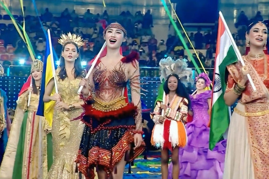 Màn trình diễn 'Vũ điệu đại ngàn' của Ý Nhi tại Miss World 2025