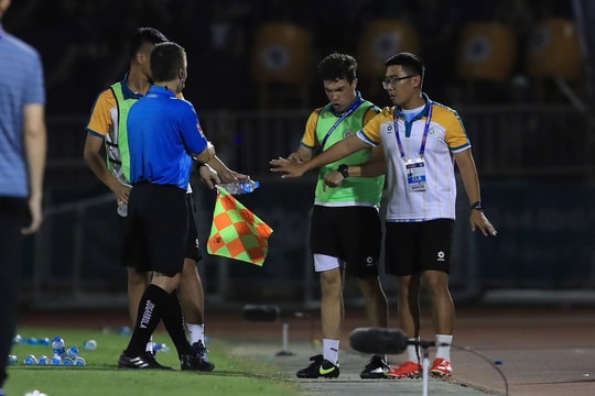 Hà Nội FC gửi công văn kiến nghị trọng tài làm trái quy định V.League