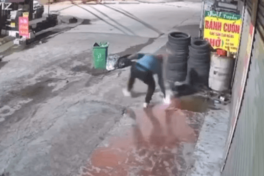 Truy tìm kẻ phóng hỏa đốt nhà dân trong đêm ở Bắc Giang