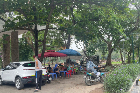 Công viên Tuổi trẻ Thủ đô vẫn nhếch nhác, hoang tàn sau khi dỡ rào chắn