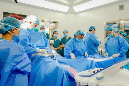 Bộ trưởng Y tế gửi thư khen y bác sĩ bệnh viện Nhi đồng 1 và Từ Dũ