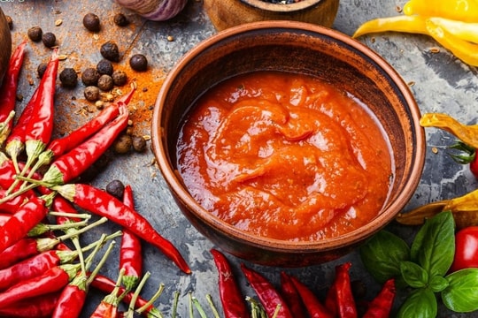 Cách phân biệt tương ớt sạch và tương ớt bẩn
