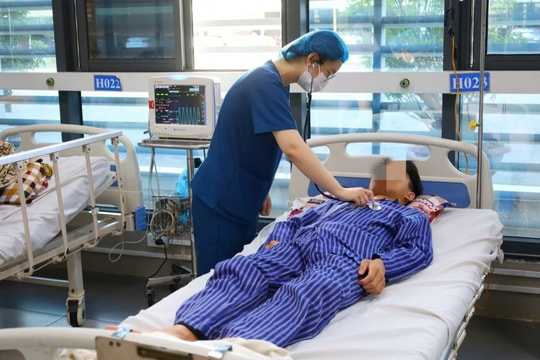 Hái nấm rừng ăn, 4 người trong một gia đình phải nhập viện cấp cứu