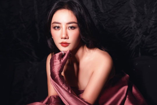 Đăng ảnh gây tranh cãi, Văn Mai Hương lập tức xin lỗi