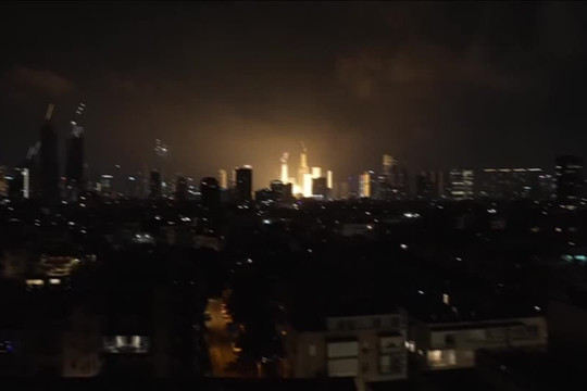 Iran tiếp tục tấn công Israel, tiếng nổ lớn vang lên ở Tel Aviv và Jerusalem