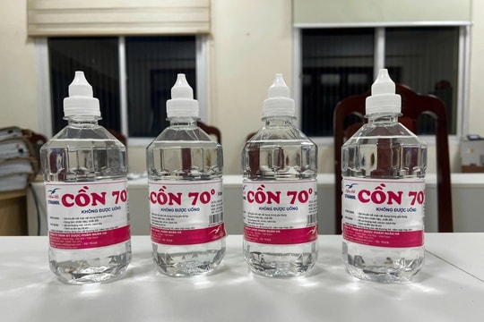 Ngộ độc methanol vì sử dụng cồn giả