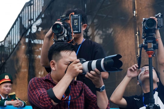 50 năm thống nhất đất nước và những khoảnh khắc tác nghiệp "để đời"