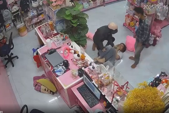 Bắt giữ 2 thanh niên dùng dao khống chế, cướp ở cửa hàng quà tặng ở Bình Phước