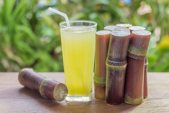 Là thức uống giải khát quốc dân, nước mía lại có thể đại kỵ với những người này